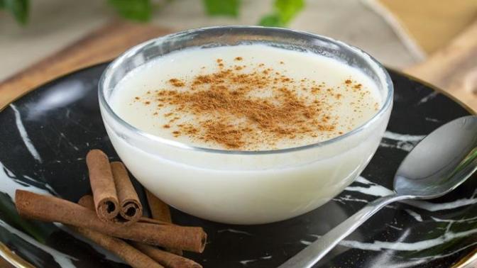 Sütlü Tatlı Sevenleri Buraya Alalım: Limon Aromalı Geleneksel Sütlaç Tarifi