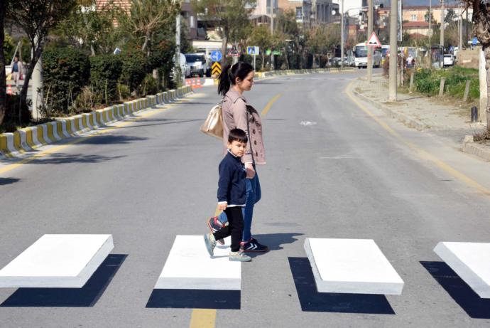 Türkiye'de İlk Defa Uygulanan 3 Boyutlu Yaya Geçitleri Hizmete Açıldı (Foto Haber)