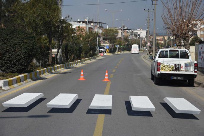 Türkiye'de İlk Defa Uygulanan 3 Boyutlu Yaya Geçitleri Hizmete Açıldı (Foto Haber)