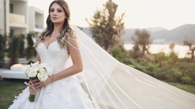 Hayallerindeki Gelinliği Kendisine Yakıştırmayı Bilmiş Ünlü Güzeller