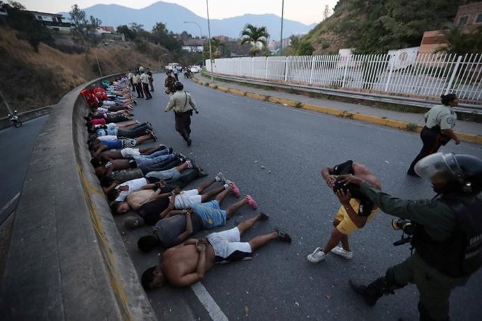 Venezuela'da Marketler Yağmalanmaya Başladı (Foto Haber)