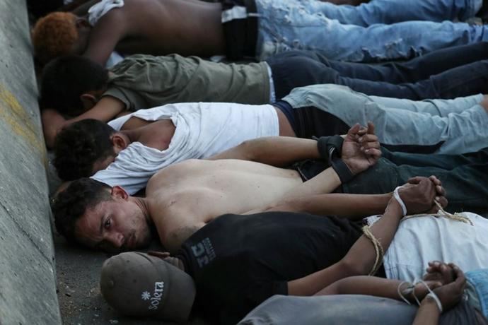 Venezuela'da Marketler Yağmalanmaya Başladı (Foto Haber)