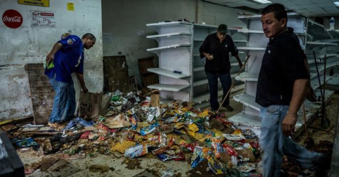 Venezuela'da Marketler Yağmalanmaya Başladı (Foto Haber)