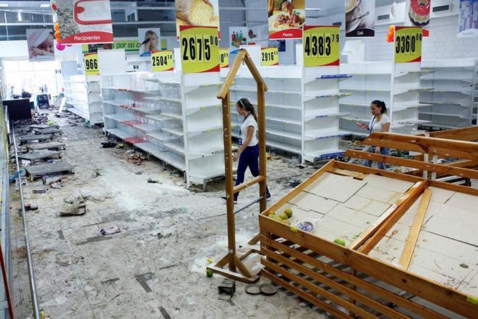 Venezuela'da Marketler Yağmalanmaya Başladı (Foto Haber)