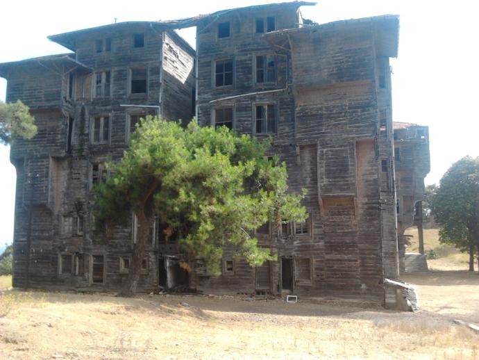 Büyükada Gezisi; Büyükada Kulesi, Aya Yorgi Kilisesi ve Terk Edilmiş Yetimhane