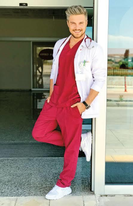 KizlarSoruyorda Olay Var: Mezoterapi ve Ozonterapi Uygulamasını Türkiyenin En Yakışıklı Fenomen Doktoru ile Konuştuk