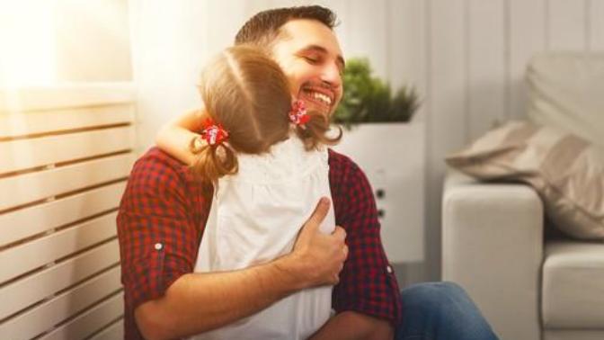 Bir Çocuğun En Huzurlu Olduğu Yer: Baba Kucağı!