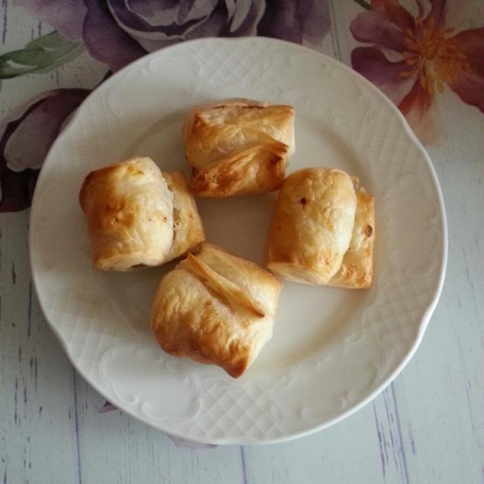 Sabah Kahvaltılarınızda Sadece İki Malzemeyle Hazırlayabileceğiniz Çıtır Çıtır Mini Börek Tarifim