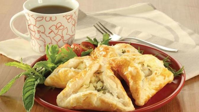 Sabah Kahvaltılarınızda Sadece İki Malzemeyle Hazırlayabileceğiniz Çıtır Çıtır Mini Börek Tarifim