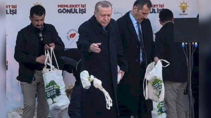 Cumhurbaşkanı Erdoğan'ın Adana Mitinginde Bedava Çay Kavgası Çıktı