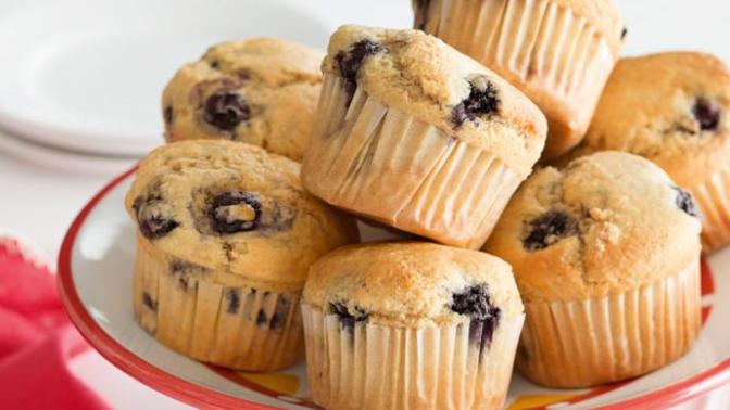 Sadece 5 TL'ye 2 Dakikada Hazırlayabileceğiniz, Tadı Enfes Görünüşü Mükemmel Damla Çikolatalı Muffin Kekler