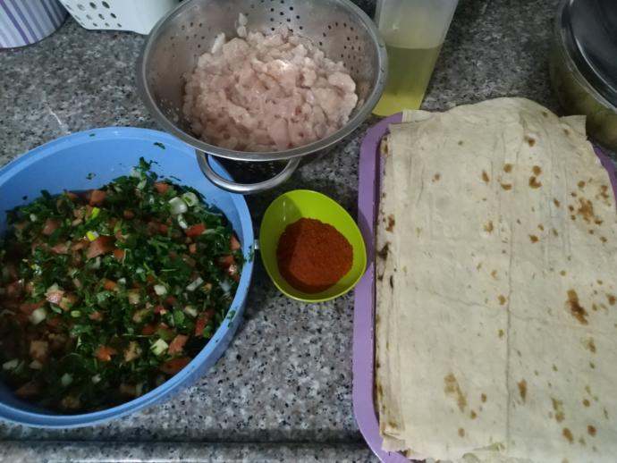 Mersinli Emira'nın Mutfağından Mersin'in Meşhur Yemeği Olan Yoğurtlu Tavuk Tantuni Tarifi