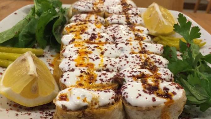Mersinli Emira'nın Mutfağından Mersin'in Meşhur Yemeği Olan Yoğurtlu Tavuk Tantuni Tarifi