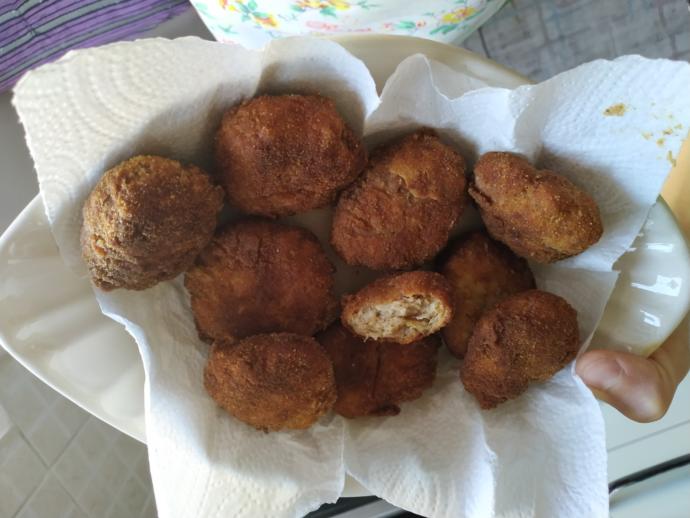 Çocukların ve Gençlerin Ketçapla Birlikte Severek Yiyeceği Çıtır Çıtır Baharatlı Nugget Tarifi