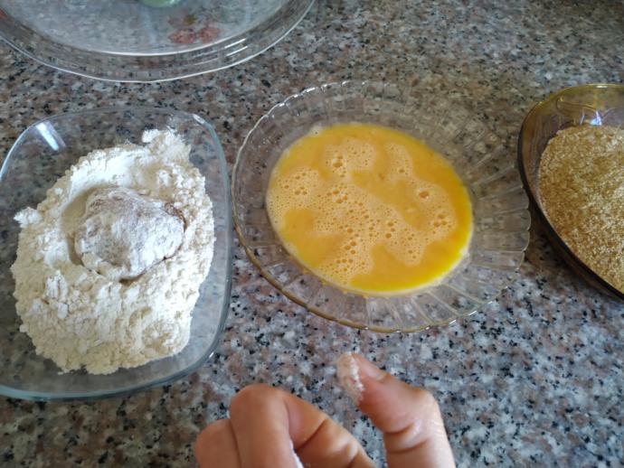 Çocukların ve Gençlerin Ketçapla Birlikte Severek Yiyeceği Çıtır Çıtır Baharatlı Nugget Tarifi