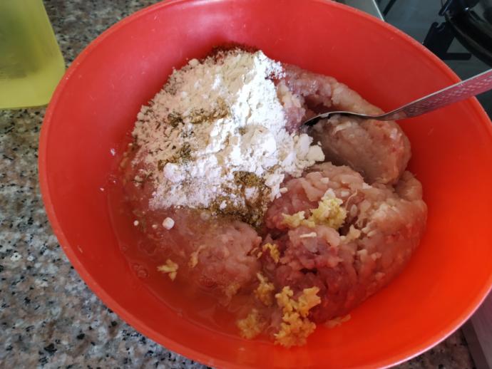 Çocukların ve Gençlerin Ketçapla Birlikte Severek Yiyeceği Çıtır Çıtır Baharatlı Nugget Tarifi