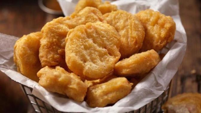 Çocukların ve Gençlerin Ketçapla Birlikte Severek Yiyeceği Çıtır Çıtır Baharatlı Nugget Tarifi