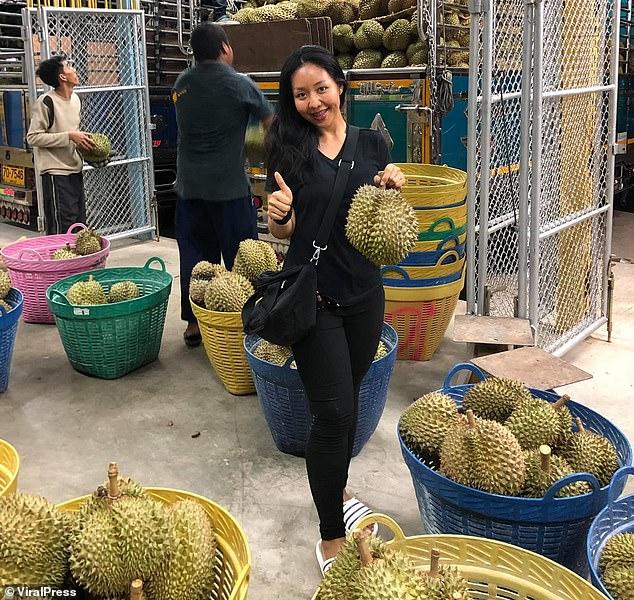 Dest-i İzdivacınıza Talip Var: Taylandlı Milyoner Baba, 240 Bin Sterline Kızıyla Evlenip Onu Çok Mutlu Edecek Damat Arıyor