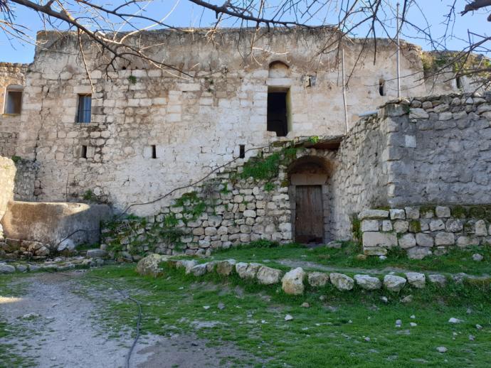 Halen ev olarak kullanılan mağaralardan biri