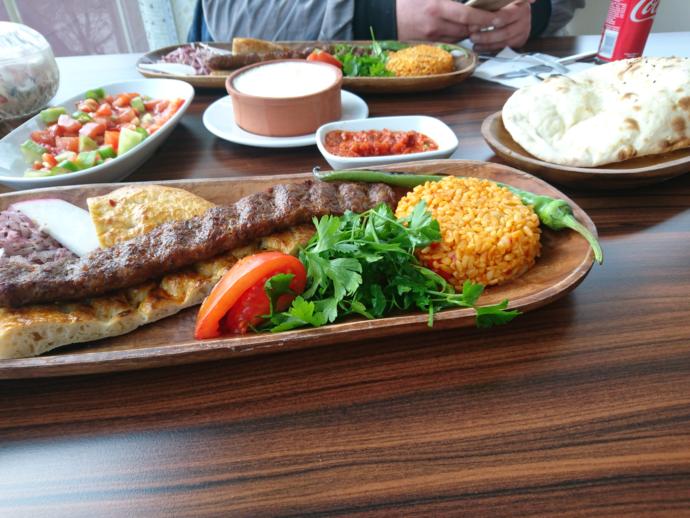 Kocaeli'de Köyün Kıyısında Kalmış Bir Kebapçı