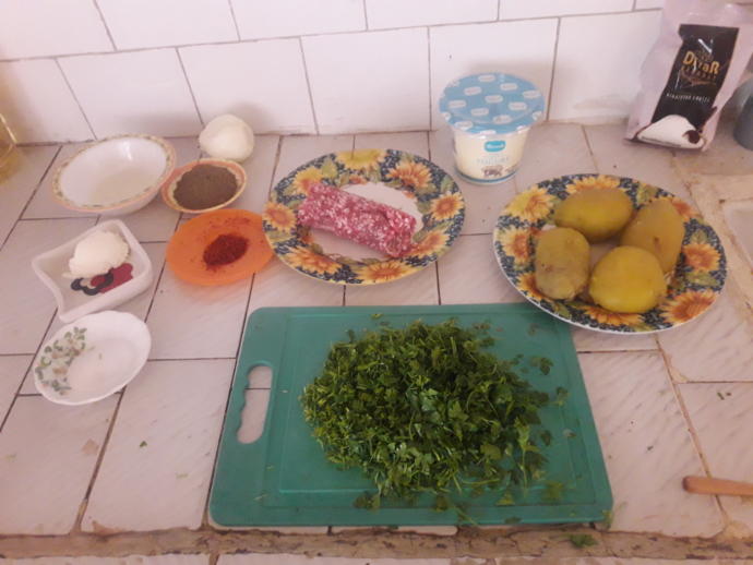 Mantıların En Kolayı: Kıymalı Patates Mantısı!