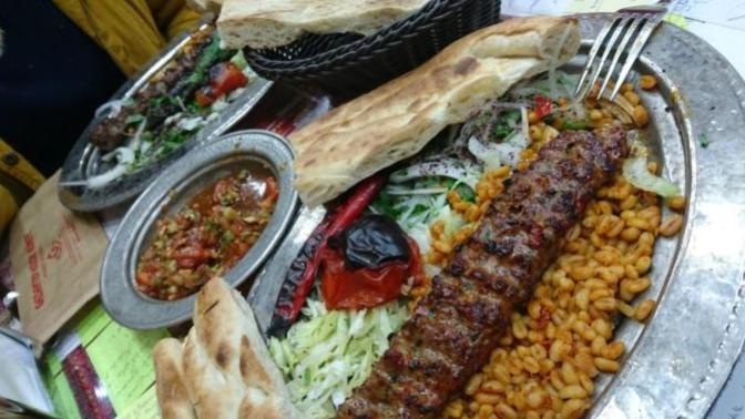 Eminönü'nde Turistlerin Sık Tercih Ettiği Kebapçı ve Künefeciyi Tadımlıyoruz