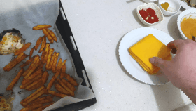 Çıtır Çıtır ve Parmak Yedirecek Cinsten Fırında Tavuk Burger Yapımı!