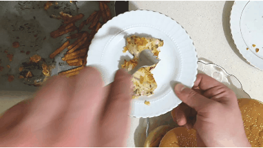 Çıtır Çıtır ve Parmak Yedirecek Cinsten Fırında Tavuk Burger Yapımı!