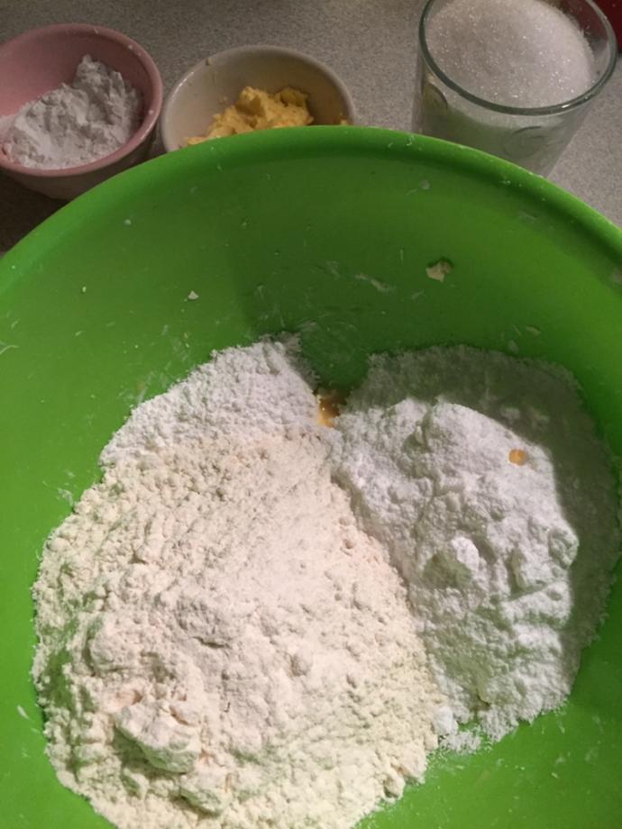 Zahmetli Ama Bir O Kadar da Gönlünüzü Fethedecek Yaz Vişnesinden Tart Nasıl Yapılır?