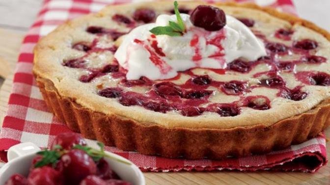 Zahmetli Ama Bir O Kadar da Gönlünüzü Fethedecek Yaz Vişnesinden Tart Nasıl Yapılır?