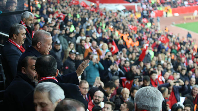 Erdoğan, Moldova Maçında Milli Takımı Yalnız Bırakmadı (Foto Haber)