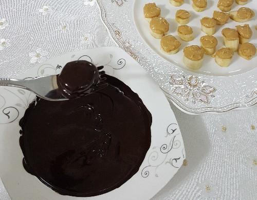 Hem Tatlı İhtiyacını Karşılasın, Hem de Kalorisi Yüksek Olmasın Diyenlere: Muzlu Çikolata Topları