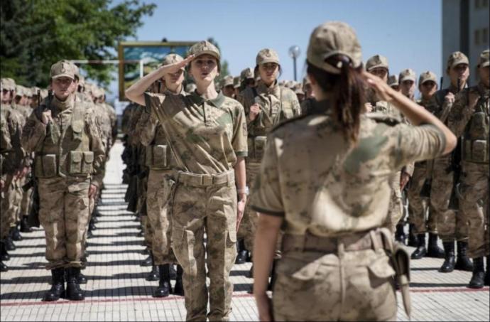 Eda Taşpınar'dan İddialı Açıklama: Annelerinizin Hayal Gücü Bana Yetmez (Foto Haber)