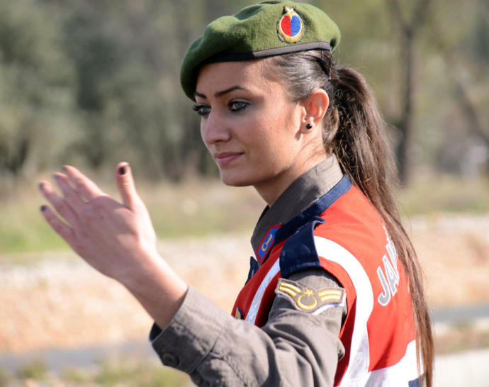 Eda Taşpınar'dan İddialı Açıklama: Annelerinizin Hayal Gücü Bana Yetmez (Foto Haber)