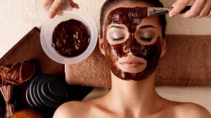 Mat ve Yorgun Cildi Canlandıran, Ölü Hücrelerden Arındıran: Anti-Inflamatuar Özellikli Doğal Güzellik Maskesi