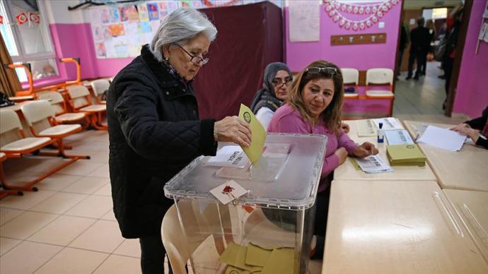 Seçmenler Sandık Başında