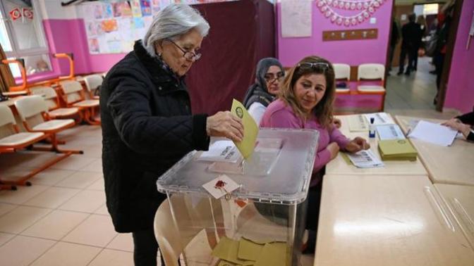 Seçmenler Sandık Başında