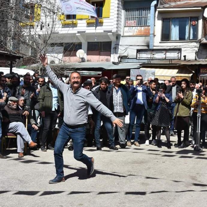 Yerel Seçimlerin En Büyük Kazananı: Türkiyenin TKPli Tek Belediye Başkanı Fatih Mehmet Maçoğlu Yaptıklarıyla Fark Yaratıyor
