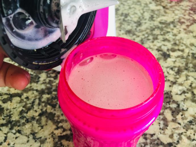 Dünyanın En Kolay Smoothie Tarifi: Çilekli Smoothie
