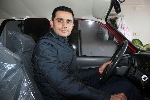 Duyduklarınıza İnanın: Samsunda Bir Kişi Evinin Salonunda 1999 Model Toros Otomobiliyle Beraber Yaşıyor!