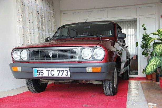 Duyduklarınıza İnanın: Samsunda Bir Kişi Evinin Salonunda 1999 Model Toros Otomobiliyle Beraber Yaşıyor!