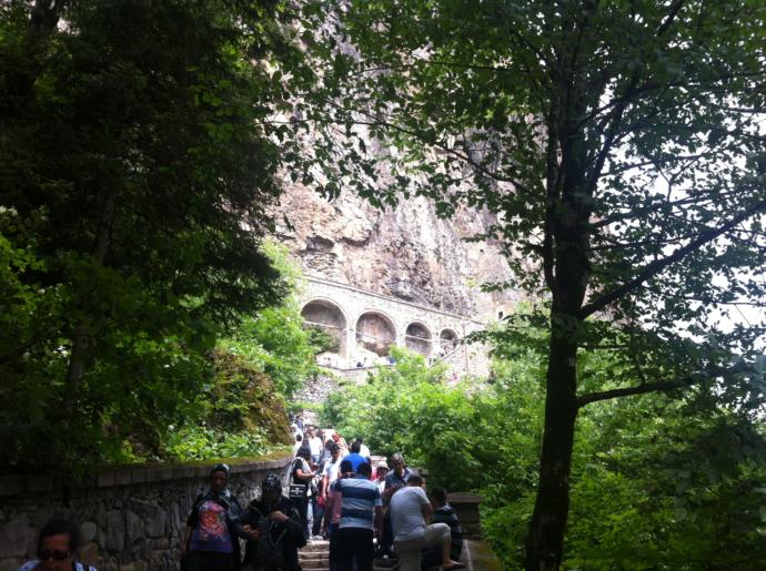 Manastıra çıkış