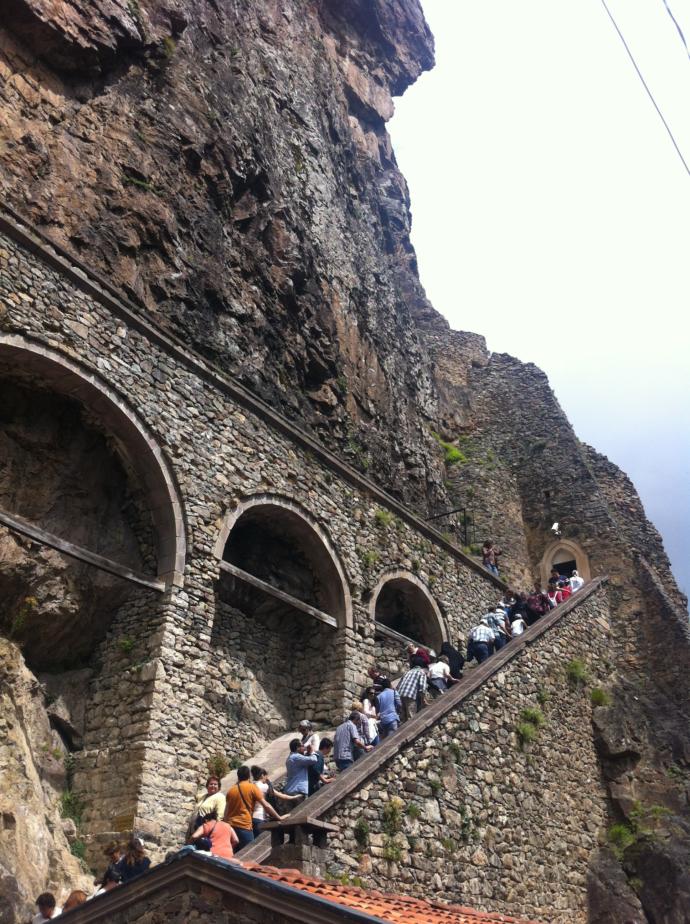 Manastıra çıkış