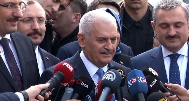 Binali Yıldırım: Anıtkabir'deki Deftere 'Büyükşehir Belediye Başkanı' Yazmak Akla Ziyan Bir Şeydir