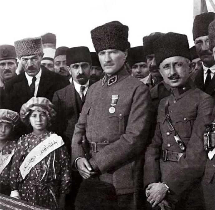 Mustafa Kemal Atatürk - Refet Bele