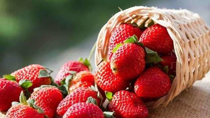 Yaz Aylarının En Gözde Meyvelerinde Çileğin Sağlığa Faydaları ve Çilek Maskesi! 🍓