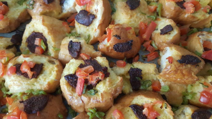 Fırında Yumurtalı, Sucuklu, Domates ve Biberli Ekmek Nasıl Yapılır?