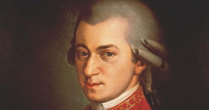 AKP'den CHP'ye Geçen Hopa'da Hoparlörlerden Mozart Çalındı
