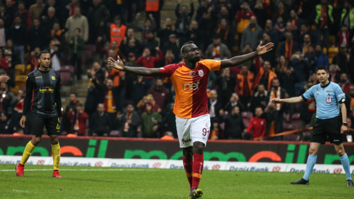 Drogba, Galatasaray'ın Malatyaspor'u 3-0 Yendiği Maçı İzledi, Fenerbahçe Derbisini Yorumladı