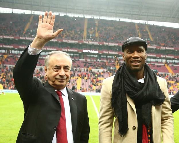 Drogba, Galatasaray'ın Malatyaspor'u 3-0 Yendiği Maçı İzledi, Fenerbahçe Derbisini Yorumladı